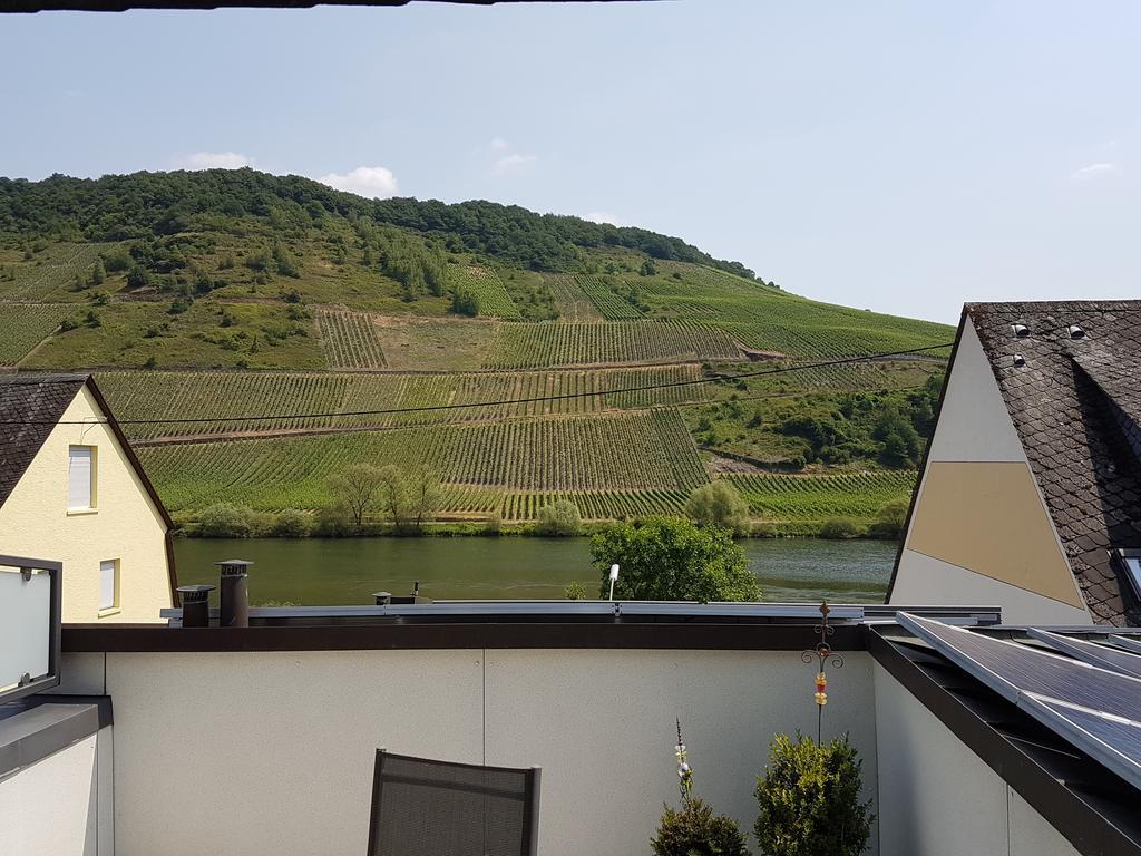 Weingut Pension Gibbert-Pohl Briedel Exterior foto